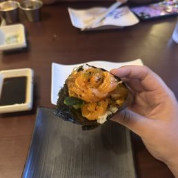 spicy salmon hand roll