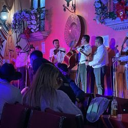 Guadalajara de Noche - Mariachi