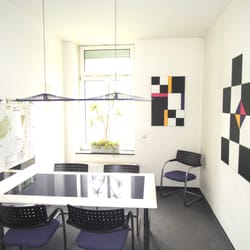 Keller Immobilien - Besprechungsraum für Vertragsunterzeichnungen, Verhandlungen & Planungsmaßnahmen
