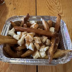 Poutineville - Fries stayed crispy, the most perfect gravy