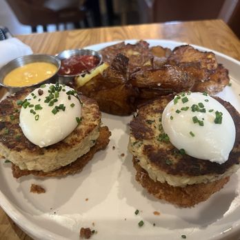 Batch Local Kitchen: Fort Lauderdale - Crab Cake Benedict - American Near Me - Fort Lauderdale, Florida Batch Local Kitchen: Fort Lauderdale - Crab Cake Benedict - American Near Me - Fort Lauderdale, Florida