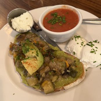 Le Cartet - Avocado toast - French Near Me - Montreal, Quebec Le Cartet - Avocado toast - French Near Me - Montreal, Quebec