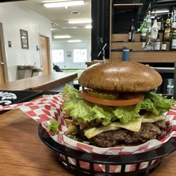 Eagle Golf and Grill - Hawaiian Burger