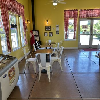 Mom's Apple Pie - Interior - Bakeries Near Me - Sebastopol, California Mom's Apple Pie - Interior - Bakeries Near Me - Sebastopol, California