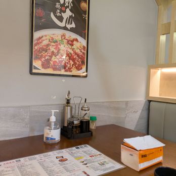 Yunnan Rice Noodle Soup - View of the booth seating, can seat 6 - Noodles Near Me - Flushing, New York Yunnan Rice Noodle Soup - View of the booth seating, can seat 6 - Noodles Near Me - Flushing, New York