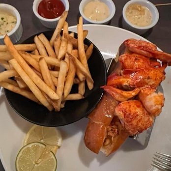 Hilltop Kitchen & Bar - Wine Bars Near Me - Syosset, New York Hilltop Kitchen & Bar - Wine Bars Near Me - Syosset, New York