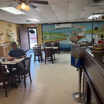 Mi Ranchito - Inside looking towards the door - Mexican Near Me - Laredo, Texas Mi Ranchito - Inside looking towards the door - Mexican Near Me - Laredo, Texas