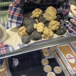 Gorgeous truffles!!! Could not believe my eyes. Wow. Gorgeous truffles!!! Could not believe my eyes. Wow.