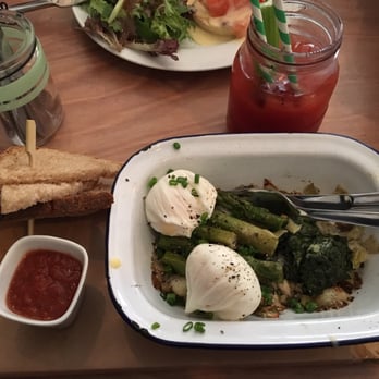 Peck 47 - Greeny lunch and eggs Benedict with salmon - Breakfast & Brunch Near Me - Brussels, BRU Peck 47 - Greeny lunch and eggs Benedict with salmon - Breakfast & Brunch Near Me - Brussels, BRU