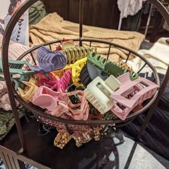 Francesca's - Hair clips - Jewelry Near Me - Eden Prairie, Minnesota Francesca's - Hair clips - Jewelry Near Me - Eden Prairie, Minnesota