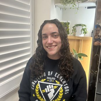 Jennifer Freesia - Curl Specialist - Hair Stylists Near Me - Alameda, California
