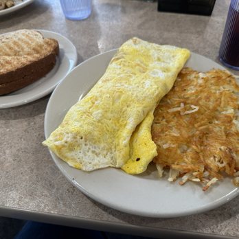 Sabin Family Table - Onion and tomato omelet with hash browns and wheat toast - Diners Near Me - Decorah, Iowa Sabin Family Table - Onion and tomato omelet with hash browns and wheat toast - Diners Near Me - Decorah, Iowa