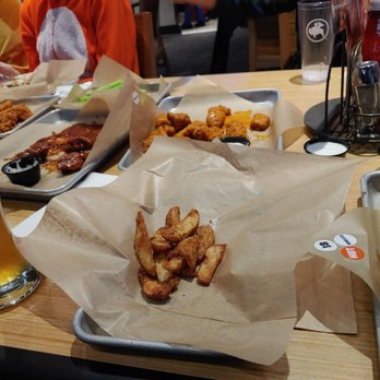 Buffalo Wild Wings - Beer and wings - American Near Me - Skokie, Illinois
