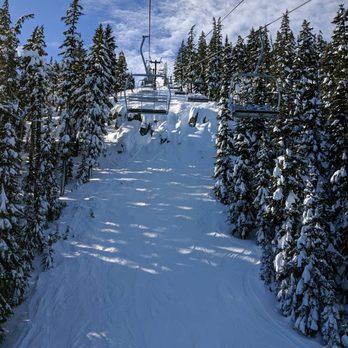 Willamette Pass Ski Area - On the north side there's a nice cliff to drop off and show off your skills (or in my case lack thereof). - Education Near Me