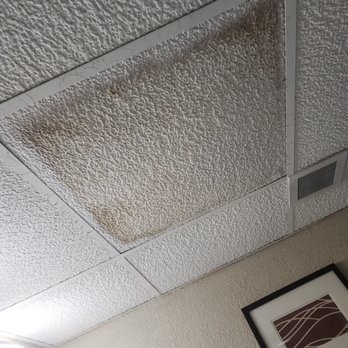Comfort Inn Cranberry Twp - Bathroom ceiling water damage and stains - Hotels Near Me - Mars, Pennsylvania Comfort Inn Cranberry Twp - Bathroom ceiling water damage and stains - Hotels Near Me - Mars, Pennsylvania