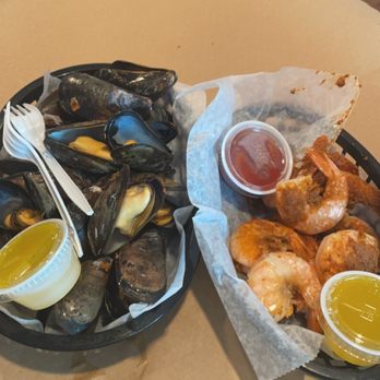 L P Steamers - Steamed mussels and shrimp - Seafood Near Me - Baltimore, Maryland