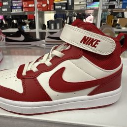 I got these Nikes for about 25% off the regular price. No one's gonna help you, but it's really simple to find a good pair of shoes.