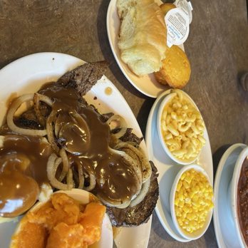 Niecie's Restaurant - Liver n onions, corn, rolls and cornbread, yams - Soul Food Near Me - Kansas City, Missouri
