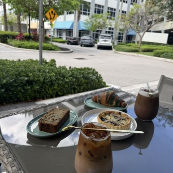 Un Attimo Coffee - Banana bread Pistachio croissant Quiche - Coffee & Tea Near Me - Plantation, Florida Un Attimo Coffee - Banana bread Pistachio croissant Quiche - Coffee & Tea Near Me - Plantation, Florida