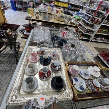 Etminan Market - a variety of tea cups and saucers - International Grocery Near Me - San Jose, California Etminan Market - a variety of tea cups and saucers - International Grocery Near Me - San Jose, California