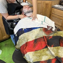 Mom and Pop’s Barber Shop - Hot straight razor shave