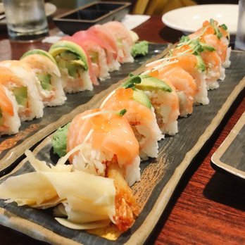 Akatsuki Sushi Bar - Rainbow roll - Sushi Bars Near Me - Silverton, Oregon