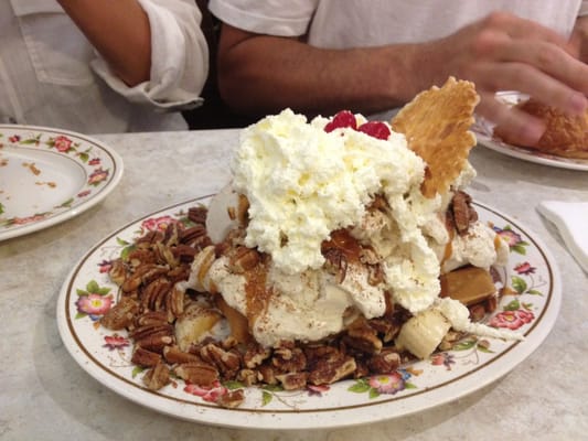 Duffer's Restaurant & Old Fashioned Ice Cream Parlor by null