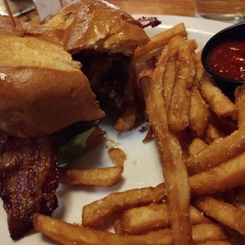 Hamley Steakhouse & Saloon - Cowboy burger - Steakhouses Near Me - Pendleton, Oregon