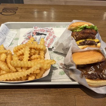 Shake Shack Santa Monica - Burgers Near Me - Santa Monica, California Shake Shack Santa Monica - Burgers Near Me - Santa Monica, California