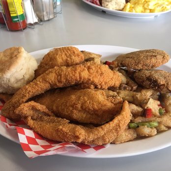 Alma's Place - Pumpkin's Country Breakfast w/fish and side of delicious salmon crickets. - Desserts Near Me - Compton, California Alma's Place - Pumpkin's Country Breakfast w/fish and side of delicious salmon crickets. - Desserts Near Me - Compton, California