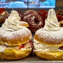 BJ Cinnamon - Strawberry Rings