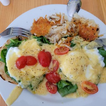 Egg & I Pancake and Waffle House - Florentine eggs Benedict topped with Hollandaise sauce and crispy hashbrowns. - Breakfast & Brunch Near Me - Ogunquit, Maine Egg & I Pancake and Waffle House - Florentine eggs Benedict topped with Hollandaise sauce and crispy hashbrowns. - Breakfast & Brunch Near Me - Ogunquit, Maine