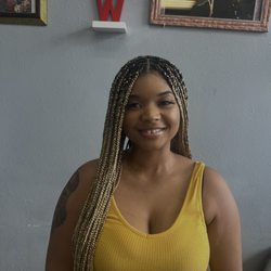 Front view of waist line knotless braids 613/27 mixed