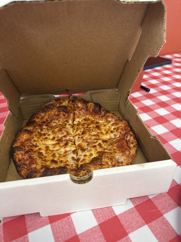 Eaton Pizza & Subs Logo