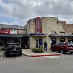 Willie's Grill & Icehouse - Store front