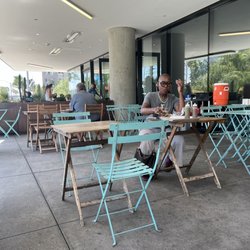HomeState - Nice outdoor patio!