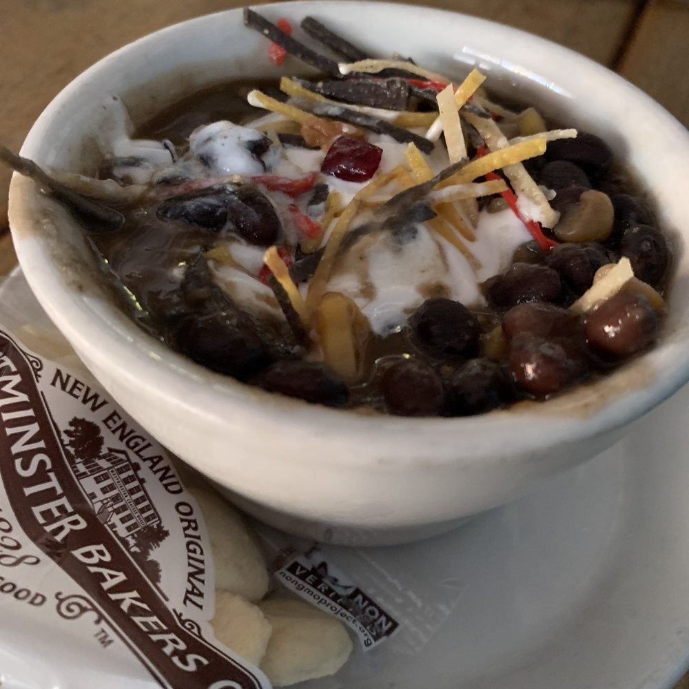 Breakwater - Chili, Cheese & Onion - American Near Me - Stonington, Connecticut Breakwater - Chili, Cheese & Onion - American Near Me - Stonington, Connecticut