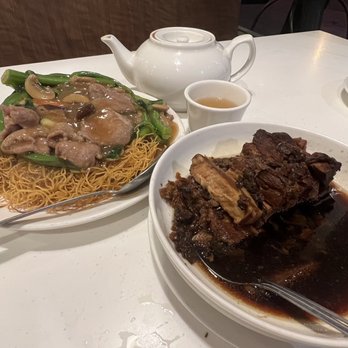 Phoenix Inn Chinese Cuisine - Braised pork belly, crispy noodles with beef and gravy and green tea - Chinese Near Me - Alhambra, California Phoenix Inn Chinese Cuisine - Braised pork belly, crispy noodles with beef and gravy and green tea - Chinese Near Me - Alhambra, California