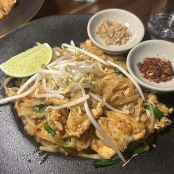 Krua - PAD THAI (CATERING) with chicken - Thai Near Me - Houston, Texas