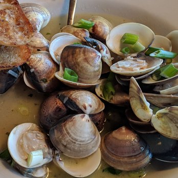 Herbie's Bar and Chowder House - Steamed clams at Herbie's - Bars Near Me - Marathon, Florida