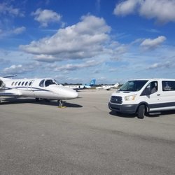 Avenue 1 Express - Avenue 1 Express LLC picking up passengers at Immokalee Regional Airport.