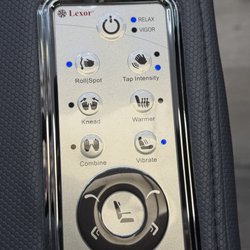 V Hair Styling & Nails - Comfortable massage chairs