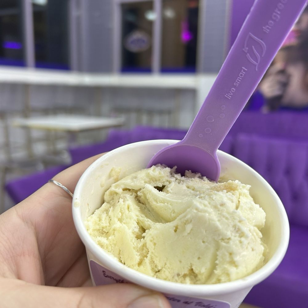 Violets Ice Cream Boutique - Banana Cream Pie Scoop - Ice Cream & Frozen Yogurt Near Me - Oviedo, Florida Violets Ice Cream Boutique - Banana Cream Pie Scoop - Ice Cream & Frozen Yogurt Near Me - Oviedo, Florida