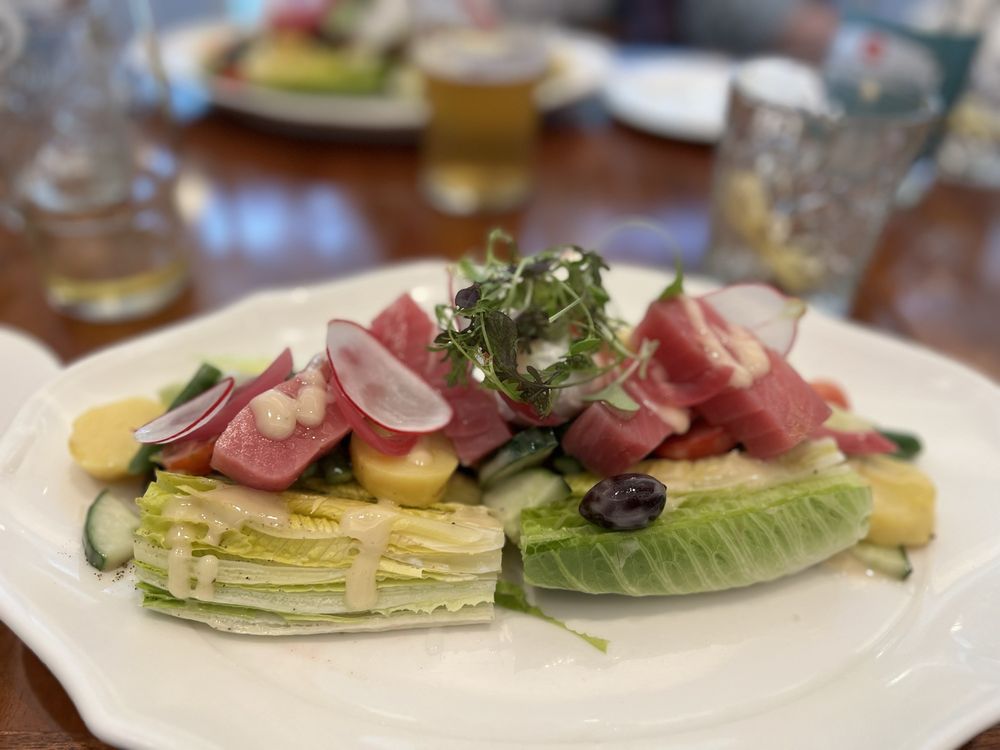 Commodore Restaurant & Café