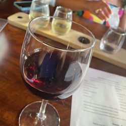 La Linea - Flight and wine glass