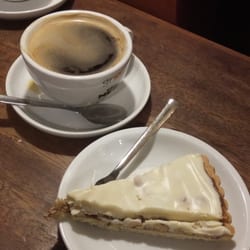 Tarta z białą czekoladą + americano