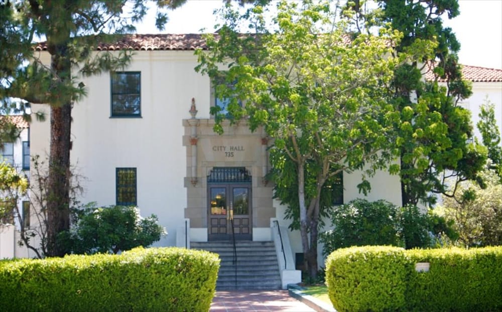 Slide of Derrick's Roofing