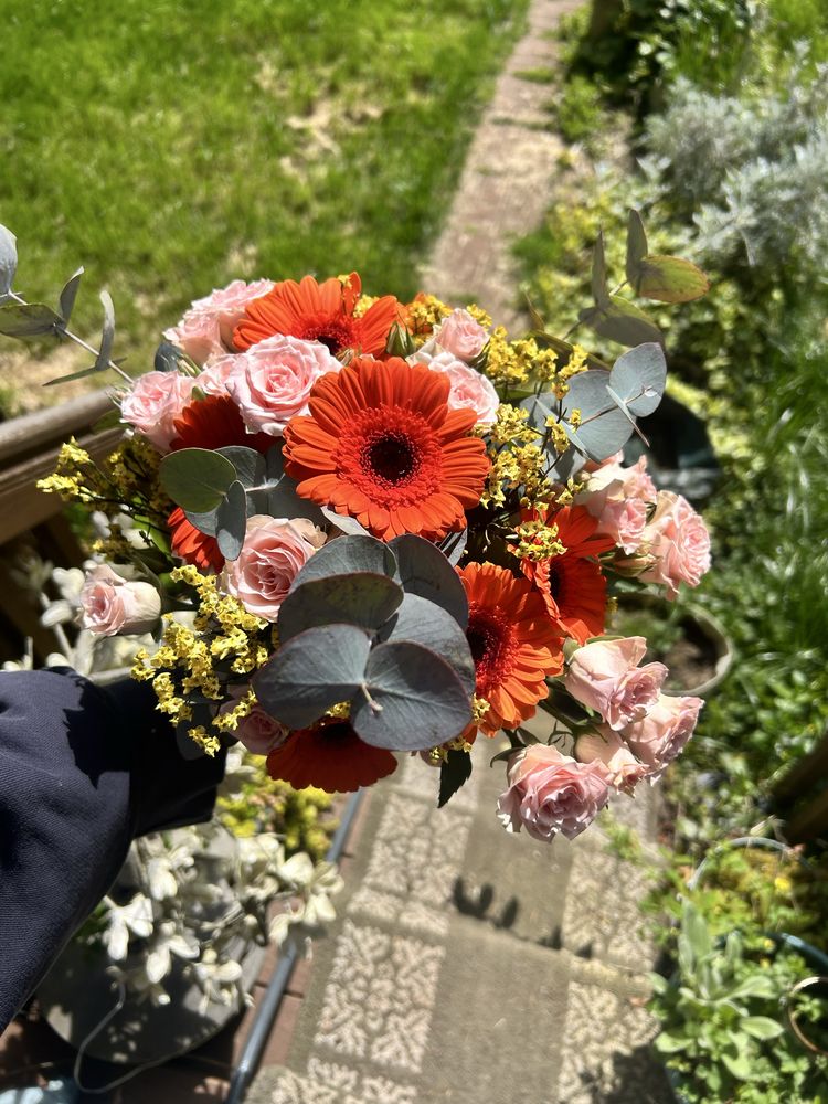 Bloom & Bite Logo