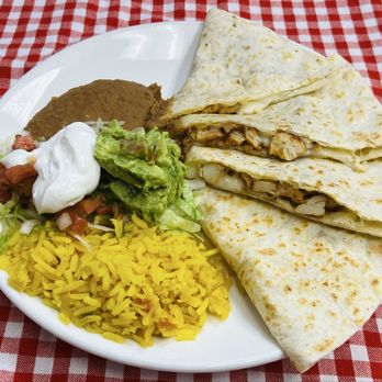 Beto's Taquería - Quesadilla plate - Mexican Near Me - Houston, Texas Beto's Taquería - Quesadilla plate - Mexican Near Me - Houston, Texas