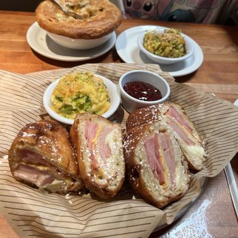 Cheddar's Scratch Kitchen - Monte Cristo & Chicken Pot Pie - American Near Me - Albuquerque, New Mexico